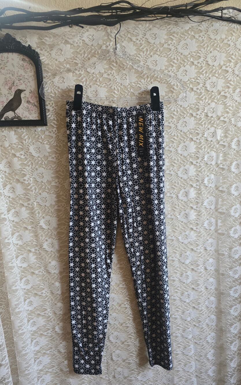 Black and White Geometric Star Pattern Print Leggings - celestial - starburst